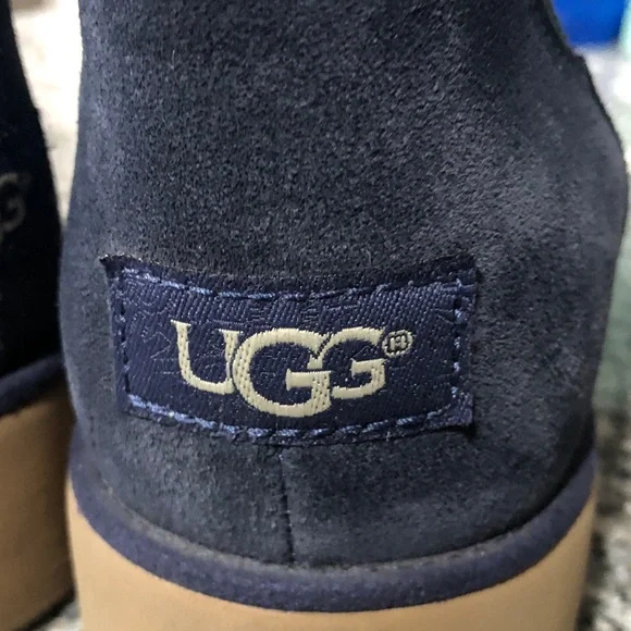 UGG Amie Wms11 NAVY Blue Water-Resistant Suede Winter Boots EUC - Picture 3 of 11
